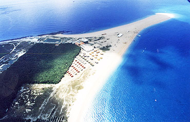 這個吉貝的沙灘為特殊地理景觀，並非有沙灘的地方就是吉貝的沙尾。