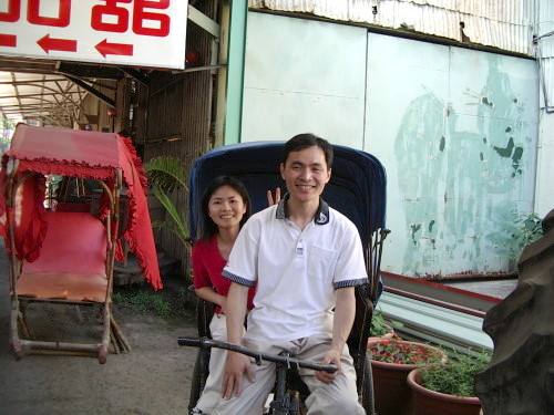 除了到高雄，也可以到糖場來體驗一下騎三輪車的樂趣喔！